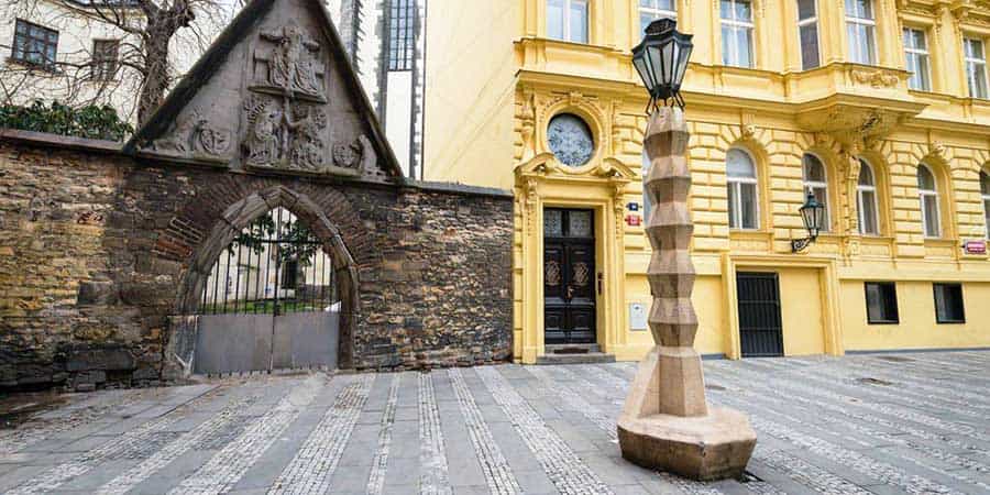 La Farola Cubista de Praga | Única en el mundo
