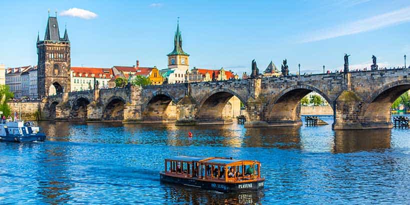 El Puente de Carlos en Praga | Su Historia, leyendas y estatuas