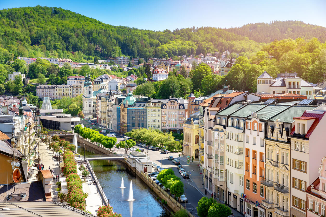 Excursión a Karlovy Vary con transporte y guía desde Praga